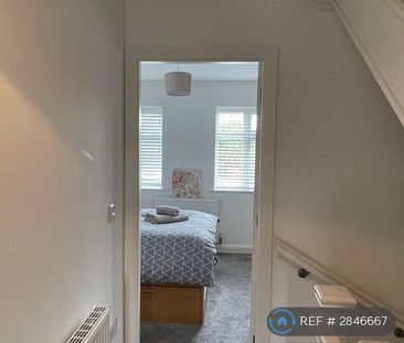 3 bedroom terraced house to rent - Photo 4