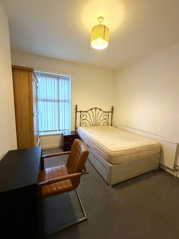 £550 PCM, Furnished Double Room in a Shared House in Ninian Park Road, Cardiff CF11 6JA - Photo 3