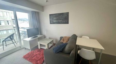 Views Over the City - Furnished 1 bedroom Apartment - Photo 3