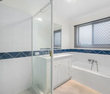 Stunning and Spacious 5-Bedroom Family Home with Exceptional Entert... - Photo 5