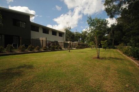 Centrally Located Modern Townhouse - Photo 5