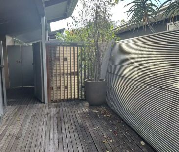 Upper Level 2 Bedrooms in Parkside! - Photo 4