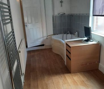 1 Bed Flat, Fosse Road South, LE3 - Photo 2