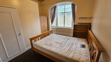 1 bedroom in a house share to rent - Photo 3