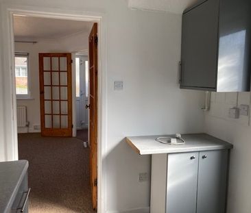 3 bed semi-detached house to rent in Bridgewater Road, Poole, BH12 - Photo 6