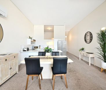 Fully Furnished Warehouse Style Apartment Living - Photo 2