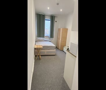 Studio Flat, Manchester Road, E14 - Photo 3