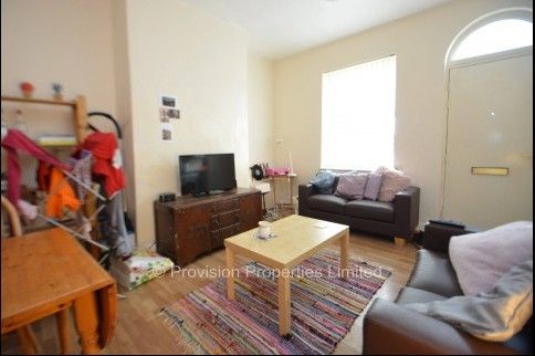 2 Bedroom Student House in Hyde Park - Photo 1