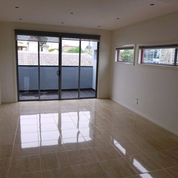 TWO BEDROOMS AND STUDY CBD APARTMENT - Photo 1