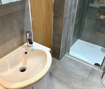 High Street - Photo 3