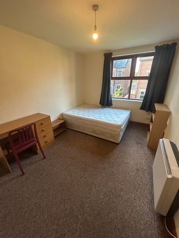 5 Bed Semi-Detached House, Lausanne Road, M20 - Photo 2