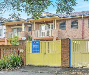 Walk to the station | Modern Townhouse - Photo 4