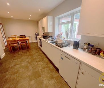 4 bedroom semi-detached house to rent - Photo 6