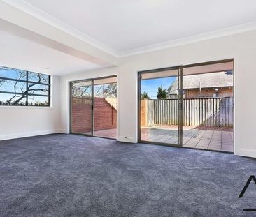 Three Bedroom townhouse in Great Location - Photo 1