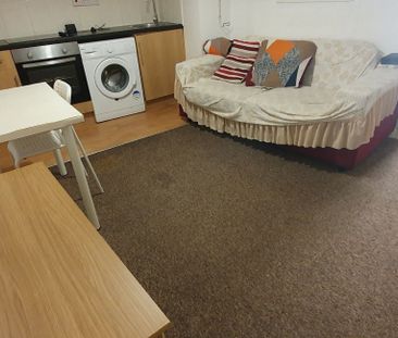 Flat 3, 1 West Luton Place, Adamsdown, Cardiff, CF24 0EW - Photo 1