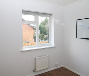 2 bedroom end of terrace house to rent - Photo 3