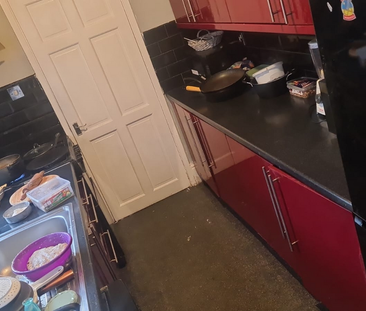 1 bedroom in a house share to rent - Photo 3