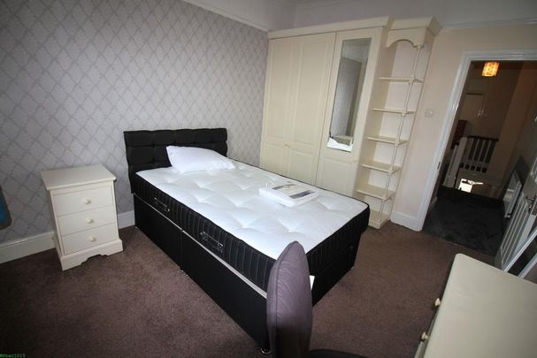 4 bedroom semi-detached house to rent - Photo 1