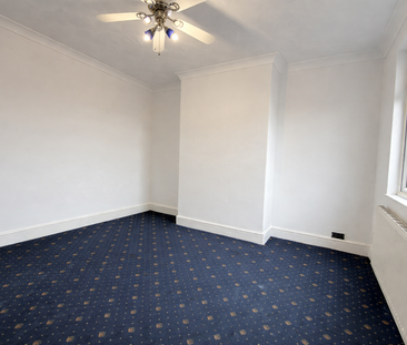 3 bedroom end of terrace house to rent - Photo 3