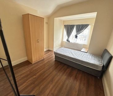 1 Bed Terraced House, St. James's Road, CR0 - Photo 1