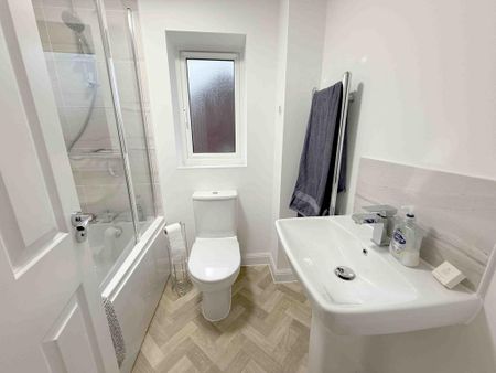 3 bedroom semi-detached house to rent - Photo 2