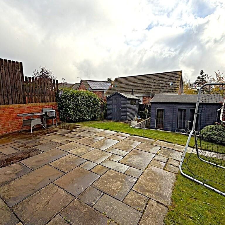 3 bedroom end of terrace house to rent - Photo 1