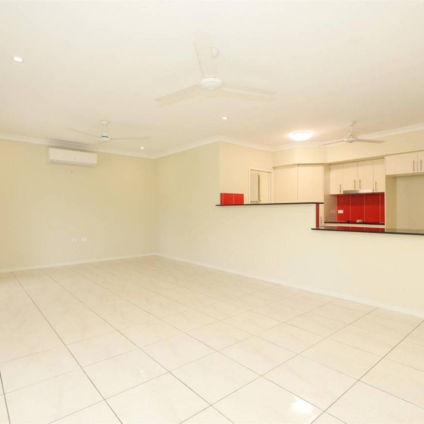 Large Airconditoned Family Entertainer - Huge Patio - Double Gate Side Access - Photo 1
