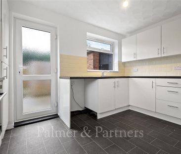 3 bedroom semi-detached house to rent - Photo 5