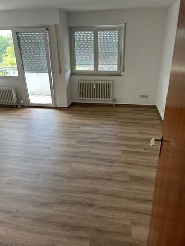 3‑Zim­mer-Woh­nung mit Bal­kon und sepa­ra­tem Tief­ga­ra­gen­stell­platz in Wein­gar­ten zur Miete - Photo 3