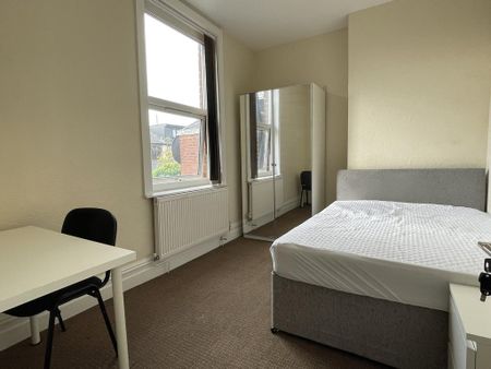 4 bedroom end of terrace house to rent - Photo 5