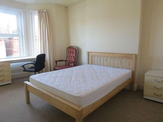 Bedroom Detached House In Winton, BH9 - Photo 1