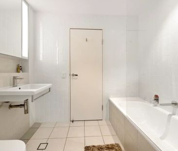 “Contemporary Comfort in a Prime Location” - Photo 6