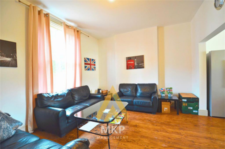 7 bedroom end of terrace house to rent - Photo 2