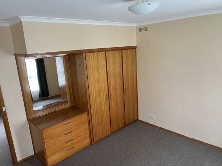 TWO BEDROOM UNIT IN WELL MAINTAINED COMPLEX - Photo 2