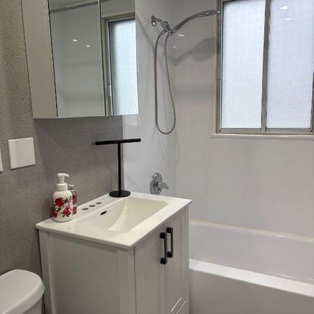 À louer appartement 4-1/2 non chauffé 3e étages - Photo 3