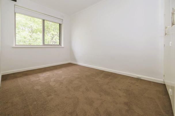 Spacious 2-bedroom apartment in prime location - Photo 1