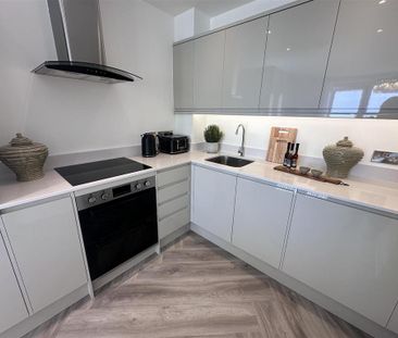 2 bedroom flat to rent - Photo 2