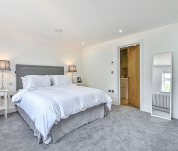 Flat to rent - Baston Road, Bromley, BR2 - Photo 4