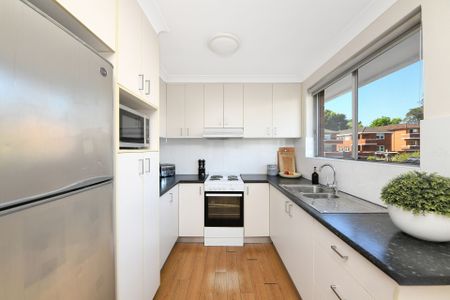 Bright and Sunny North Facing Apartment! - Photo 3