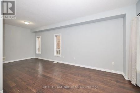 9204 WHITE OAK AVENUE - Photo 5