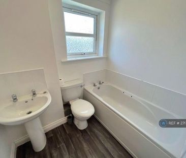 3 bedroom flat to rent - Photo 5
