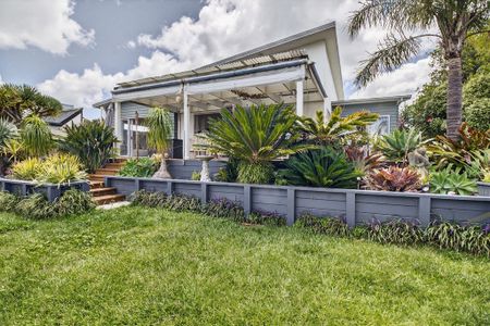 Waterfront Luxury with Private Jetty - Photo 3