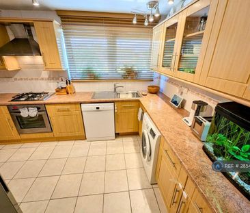 1 bedroom in a flat share to rent - Photo 6