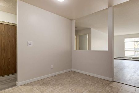 Renovated Suite - 2 Bedroom - Photo 5