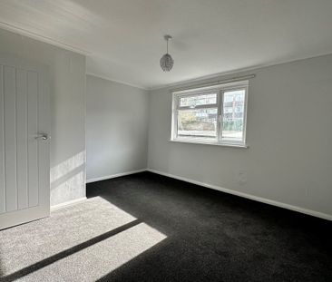 Newton Court - Photo 1