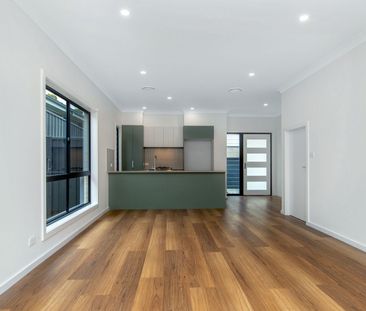 StylishTownhouse in Quiet Cul-de-Sac - Photo 2