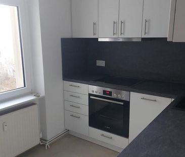 Modernisierte 2-Zimmer-Altbauwohnung mit EBK, unbefristet & per sof... - Foto 1