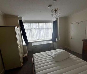 Bedroom Detached House In Bournemouth, BH9 - Photo 5