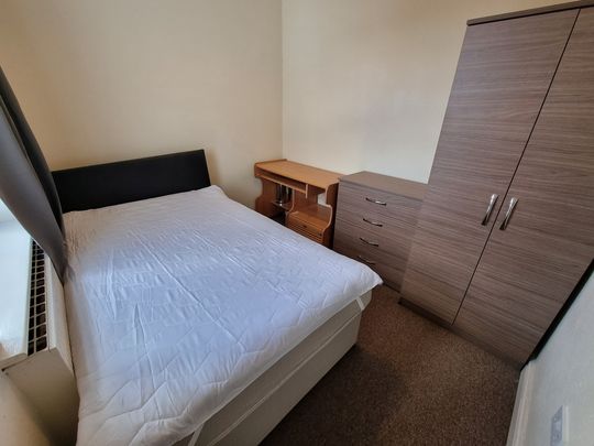 5 Bed Student Accommodation - Photo 1