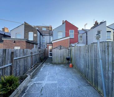 4 bedroom terraced house to rent - Photo 3